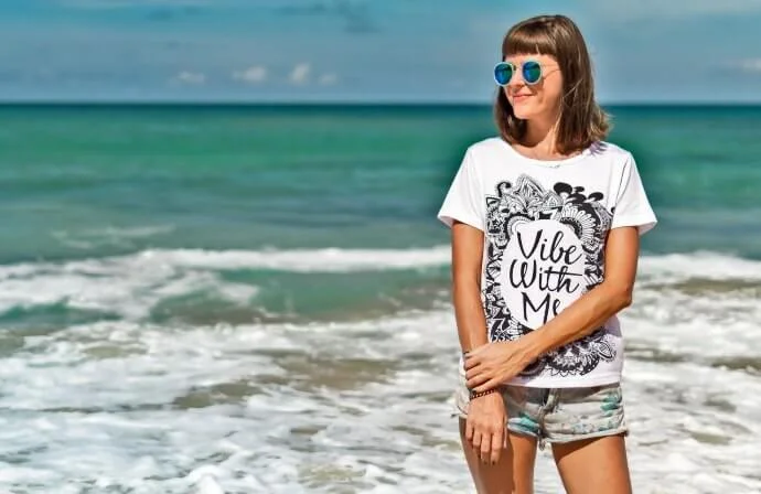 Wo kann man günstige, individuell gestaltete T-Shirts kaufen?