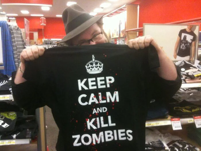 T-Shirts mit personalisiertem „Keep calm“-Aufdruck