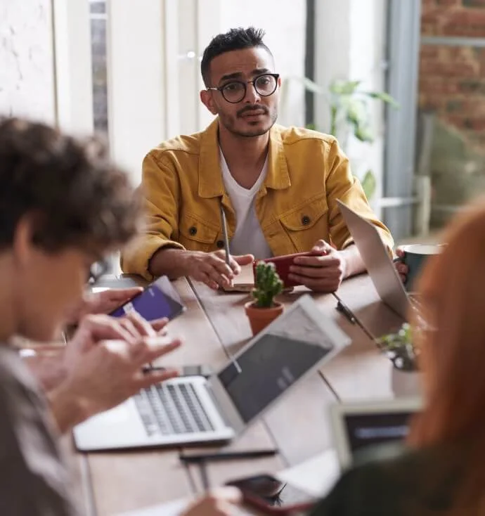Maßgeschneiderte Kleidung und Jacken online